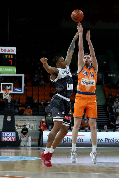 球迷朋友们 球迷朋友们